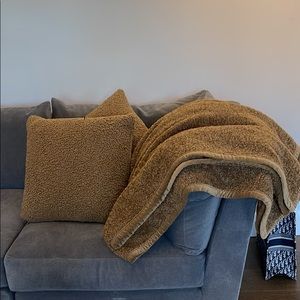 Pottery Barn Cozy Teddy Faux Fur Throw with 2 Cozy Teddy Faux Fur Pillow Covers